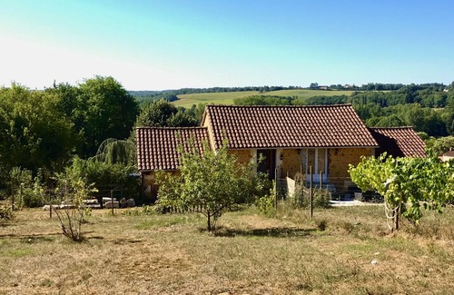 Javerlhac-et-la-Chapelle-St-Robert House | La Libellule is a one bedroom barn with a sofa bed in the lounge