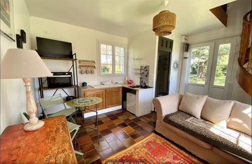 La Chapelle-du-Bois-des-Faulx House | 19th-century presbytery