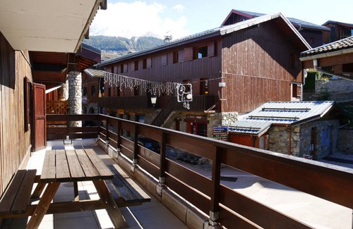 Montchavin Apartment | Spacious Apartment in Montchavin - Sleeps 7, Near Shops & Slopes, Large Terrace