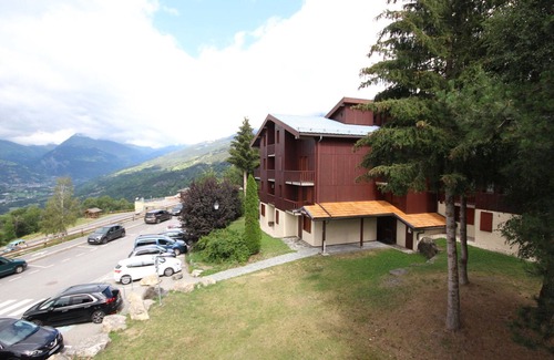 Montchavin Apartment | Spacious Duplex Apartment · Close to Slopes · Sleeps 8 · Mont Blanc View