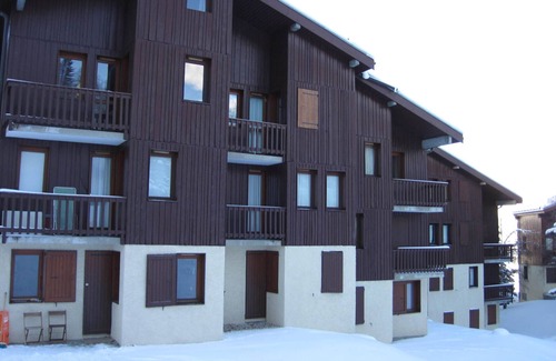 Montchavin Apartment | Cozy apartment near slopes with fireplace