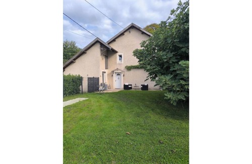 Veyrins-Thuellin House | Country-style house in a quiet location