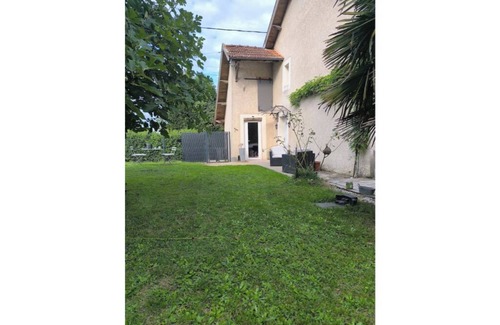 Veyrins-Thuellin House | Country-style house in a quiet location