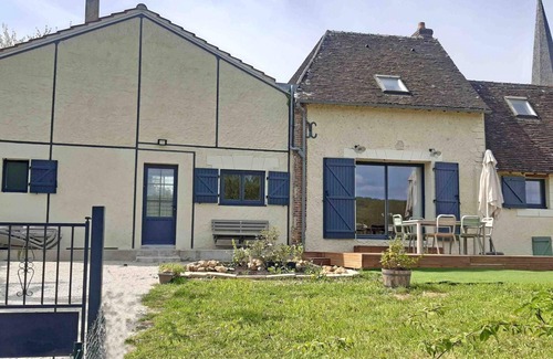 Longny les Villages Cottage | Renovated Country House with WiFi and Pets Allowed