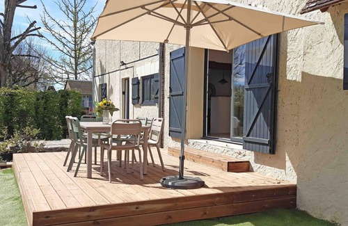 Longny les Villages Cottage | Renovated Country House with WiFi and Pets Allowed