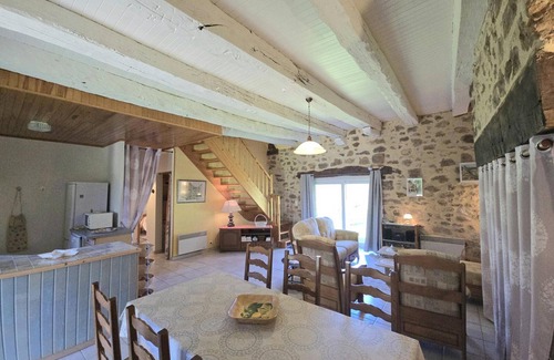 Saint-Amand-de-Belves Cottage | Family cottage with pool, air conditioning, pet-friendly near Belvès