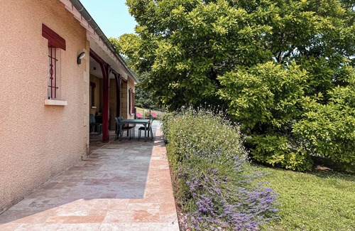 Rouffignac-Saint-Cernin-de-Reilhac House | Country house 10 persons with air-conditioned rooms, heated pool