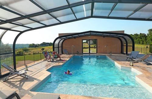 Rouffignac-Saint-Cernin-de-Reilhac House | Camping 4* | Piscine Couverte | Mobil-home 6p + TV