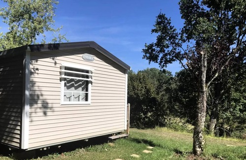 Rouffignac-Saint-Cernin-de-Reilhac House | Flower Camping Les Terrasses de Dordogne * - Mobile home Premium 30 m2 (3 bedrooms) terrace semi-covered 15m2 + TV + LV + Clim 6 persons