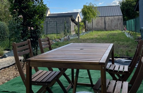 Saint-Georges-de-Reintembault House | Cosy Mediterranean-style spa and cinema 25 minutes from Mont-Saint-Michel