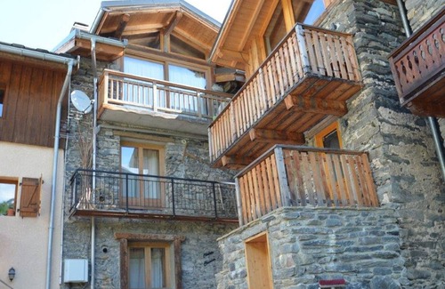 Villarabout Apartment | Comfort Chalet 4 BR, 3 Baths, Near 3 Valleys, Free Wifi