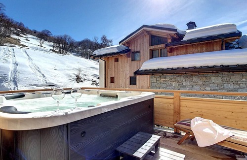 Le Bettaix Ski Chalet | Luxury chalet with sauna and jacuzzi, 200m from the slopes