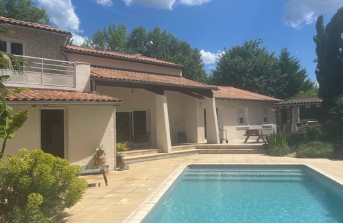 Sorges-et-Ligueux-en-Perigord Villa | Superb neo-Provencal villa with swimming pool, 2500m of green space in a peaceful setting