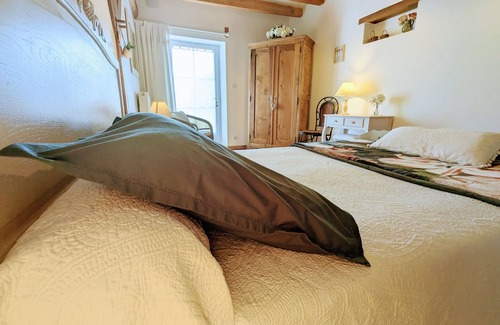 Faverolles Bed & Breakfast | Room with WIFI and pets allowed