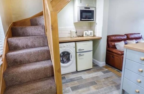 Millington Cottage | FRAN'S COTTAGE, with open fire in Millington