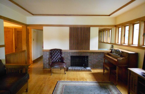 Burnham Park House | Frank Lloyd Wright-Designed House In Milwaukee, WI, 4 Bed 2.5 Bath, Sleep10