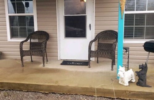 Decaturville Cottage | Frankie's Cottage
