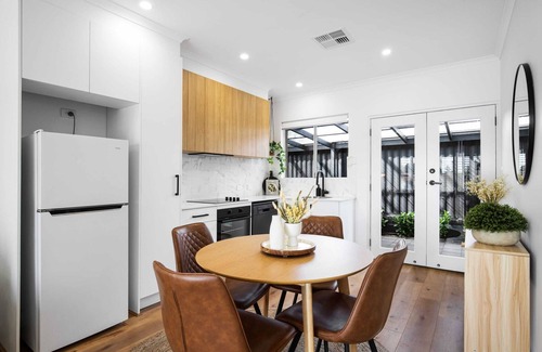 Henley Beach Apartment | Frankie's Retreat Henley Beach