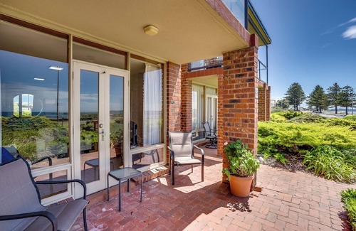 Encounter Bay Apartment | Franklin Beachfront Apartment: Superb View, Ground Floor, WiFi, 3BR
