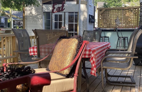Franklin Cottage | Franklin Historic Cottage on Old Womack Distillery