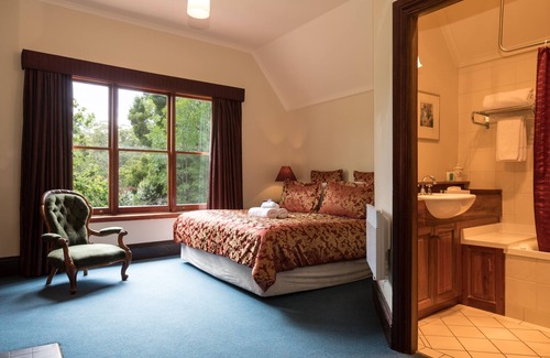 Strahan Hotel | Franklin Manor