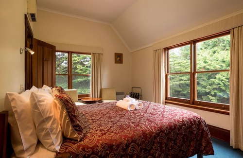 Strahan Hotel | Franklin Manor