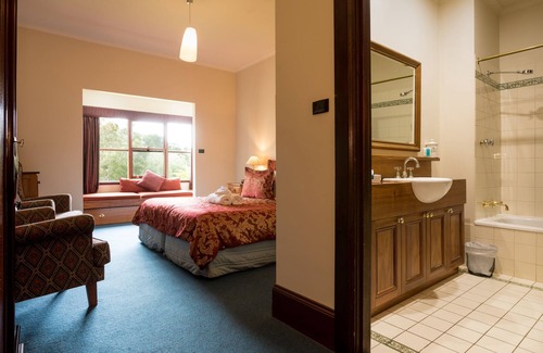 Strahan Hotel | Franklin Manor
