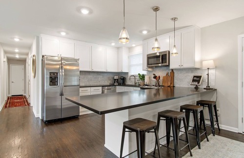 Franklin House | "Franklin, My Dear." is 5 minutes away from downtown Franklin!