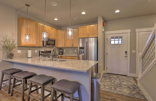 Rendezvous House | Fraser Retreat, Walk to Ski Shuttle & Main St
