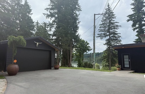 Hatzic House | fraser river retreat.