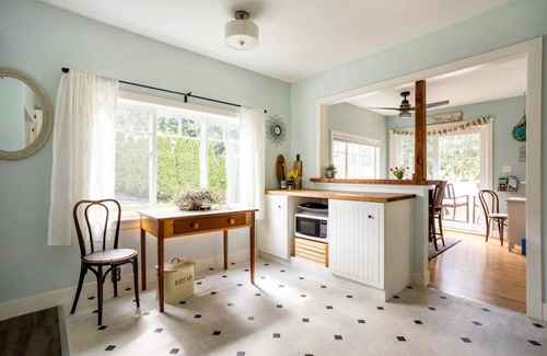 Hope Cottage | Fraser River Waterfront Cottage in Hope BC