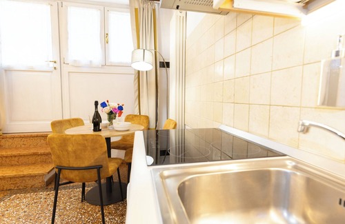 Historic Center Apartment | Frassinago Suites One Bedroom Terrace Apartment