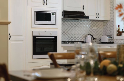 Daylesford House | Frazer Place Summary: