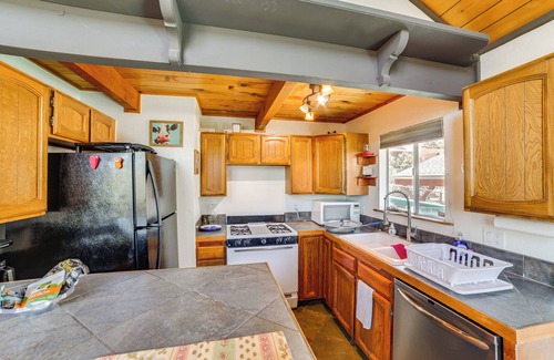 Frazier Park Cabin | Frazier Park Cabin w/Ping-Pong Table, Near Trails