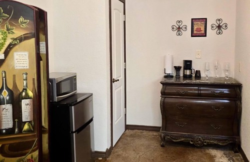 Fredericksburg Apartment | Fredericksburg Escape | Wineries & Hot Tub