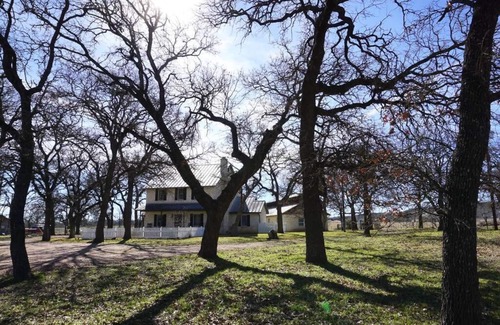 Fredericksburg House | Fredericksburg Manor - beautiful rock home, cottage, 2.4 acres, INDOOR POOL