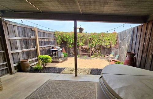 Fredericksburg Cottage | Fredericksburg Retreat | Hot Tub & Backyard Escape