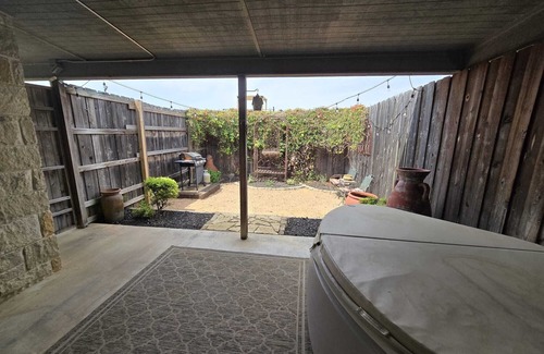 Fredericksburg Cottage | Fredericksburg Retreat | Hot Tub & Backyard Escape