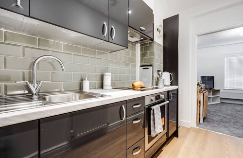Offerton Park Apartment | Fredo's Apt - 1 bed, Free Parking, Wi-Fi, Hospital
