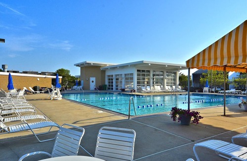 Rehoboth Beach Condo | FREE Activities. LINENS INCLUDED*! UMBRELLA & 2 CHAIRS SET UP EVERY MORNING! REHOBOTH BEACH, NORTH SHORES. 2 bedroom, 1 bath condo with dishwasher, central AC in popular North Shores.