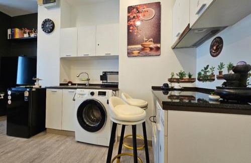 Khlong Ton Sai Apartment | Free Airport Pick Up ! 12th Floor Cozy Studio Room, 5 mins walk to IconSiam & BTS