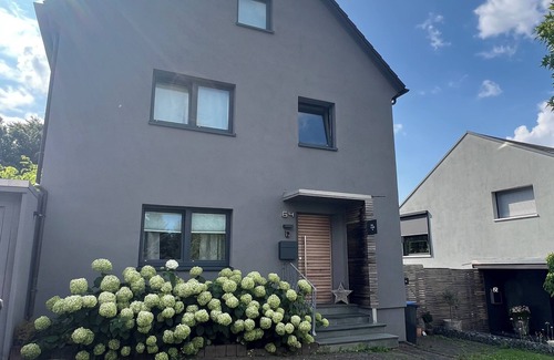 Bergisch Gladbach Apartment | free almost wlan, modern, kitchen, terrace, near cologne, 2 shower rooms