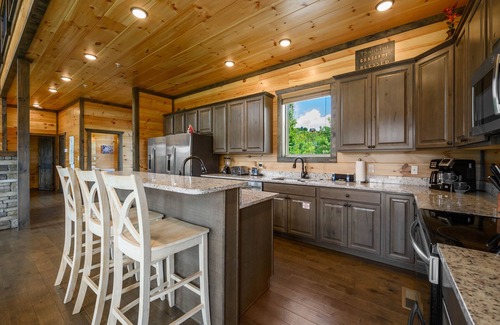 Gatlinburg Cabin | Free Attractions! 180° Views, 10per swimspa, Gas Firepit, Arcade room.