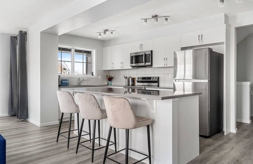 Airdrie House | Free Banff Access » AC » Garage » Family Friendly
