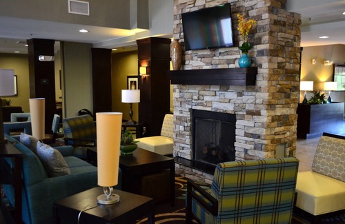 Jacksonville Apartment | Free Breakfast Buffet. Pool. Studio w/Kitchen Close to Marine Corps Air Station.