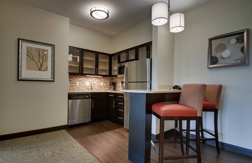 The Colony Condo | Free Breakfast Buffet! Luxurious King Bed! Pool Access!