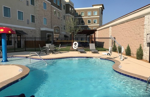 The Colony Condo | Free Breakfast Buffet! Luxurious King Bed! Pool Access!