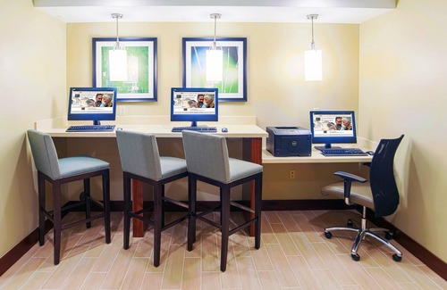 Northfield Apartment | Free Breakfast Buffet, Indoor Pool. King Suite Near University of Colorado Hospital.