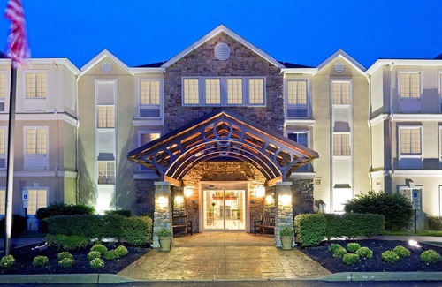 Cranbury Condo | Free Breakfast Buffet. Outdoor Pool. Gym. Only 20 Min from Princeton.