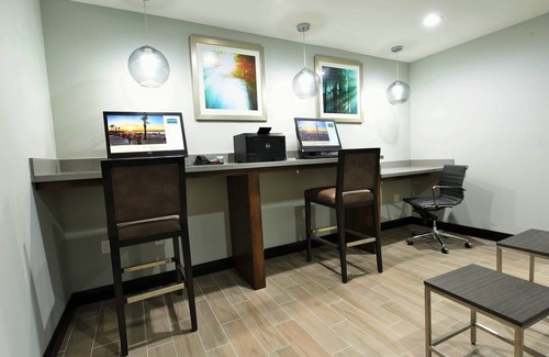 Lake Charles Condo | Free Breakfast. Outdoor Pool. Gym. Perfect for Your Next Trip!